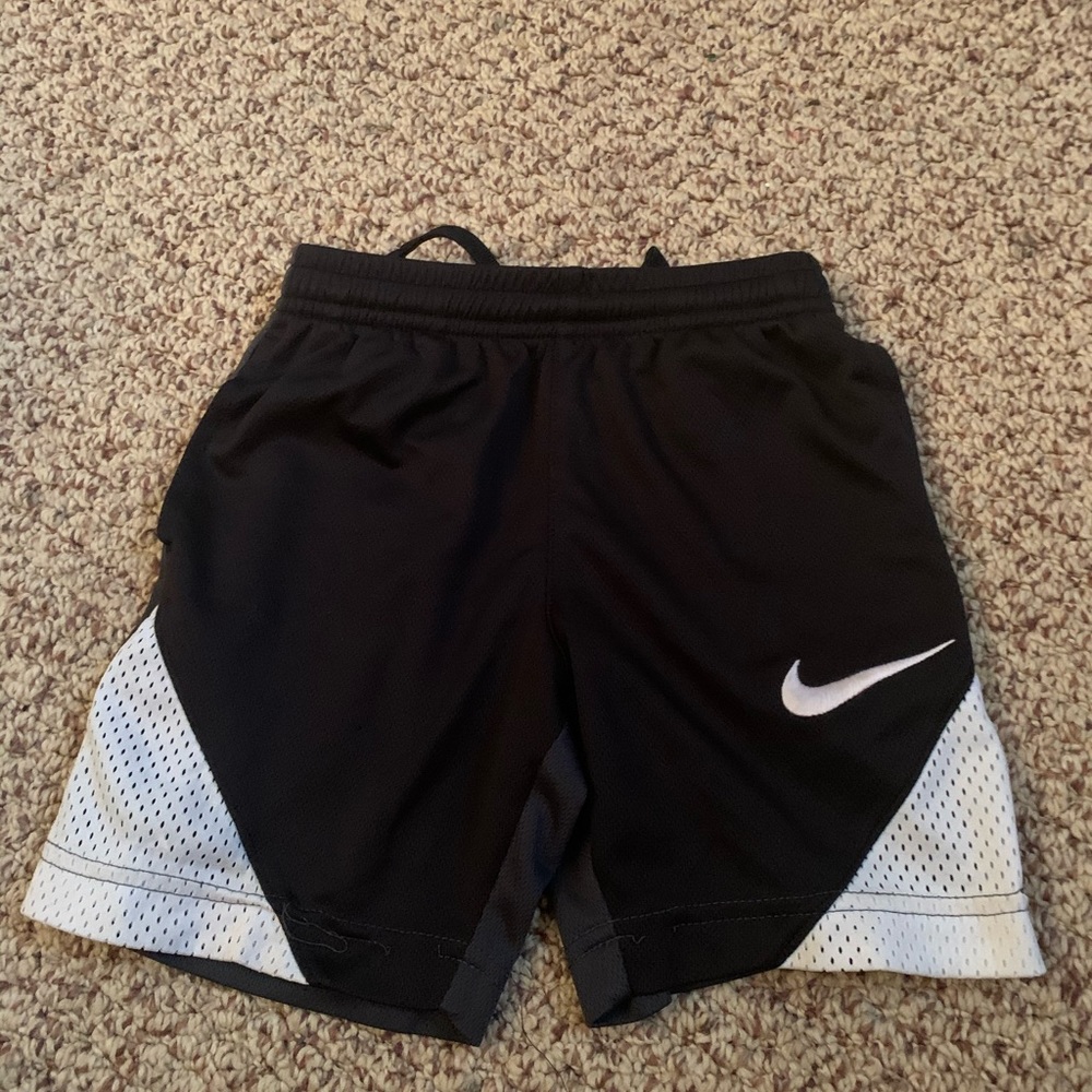 Black Nike shorts